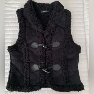 Amy Byer Vest Suede Sherpa Toggle Latch Hooks V Neck Sleeveless Black Girls L 14